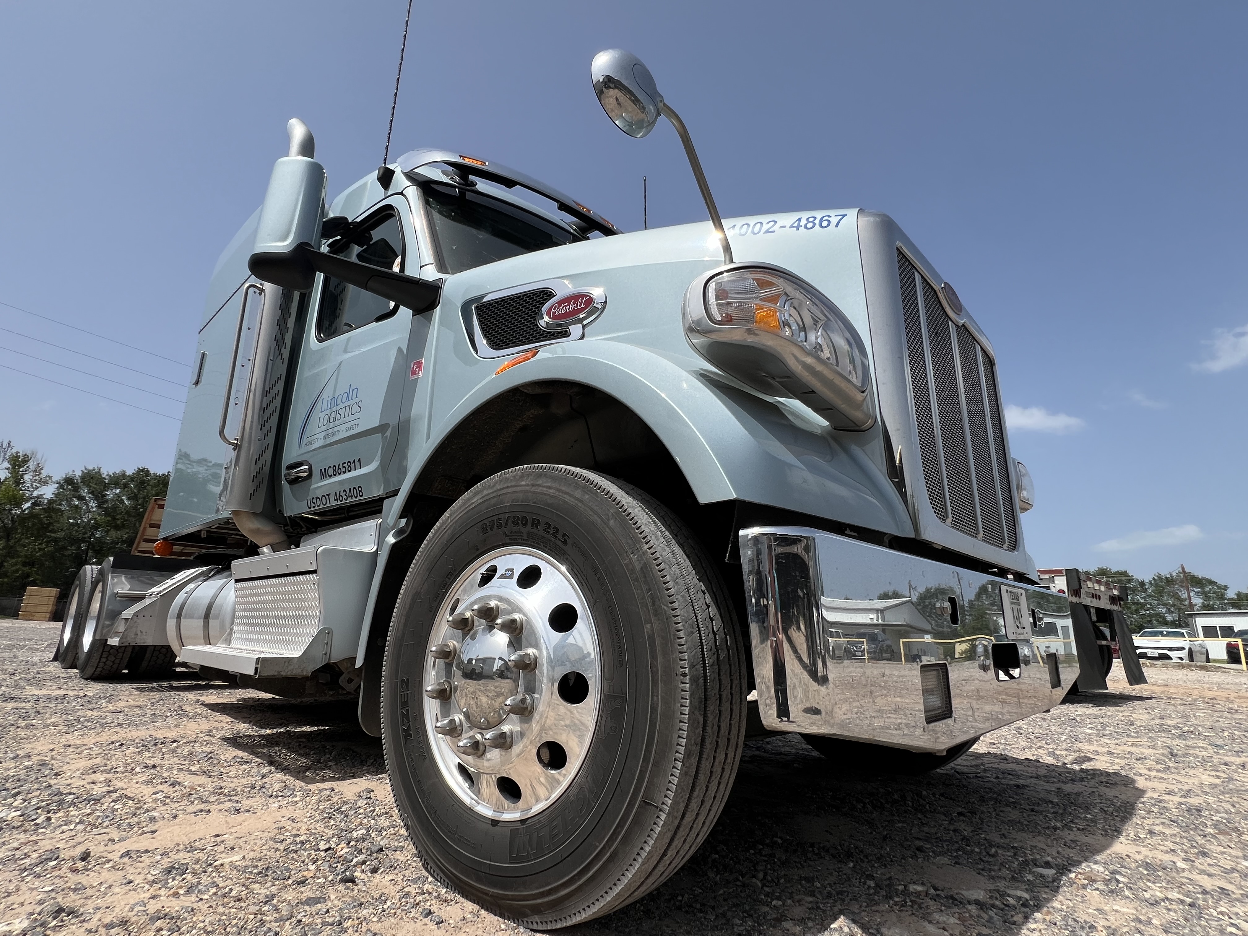 With Lincoln Lumber’s large operations in both Texas and Georgia, the fleet grew to meet the demands of the parent company over several decades, racking up several million safe miles per year delivering exclusively to Lincoln Lumber’s customers.