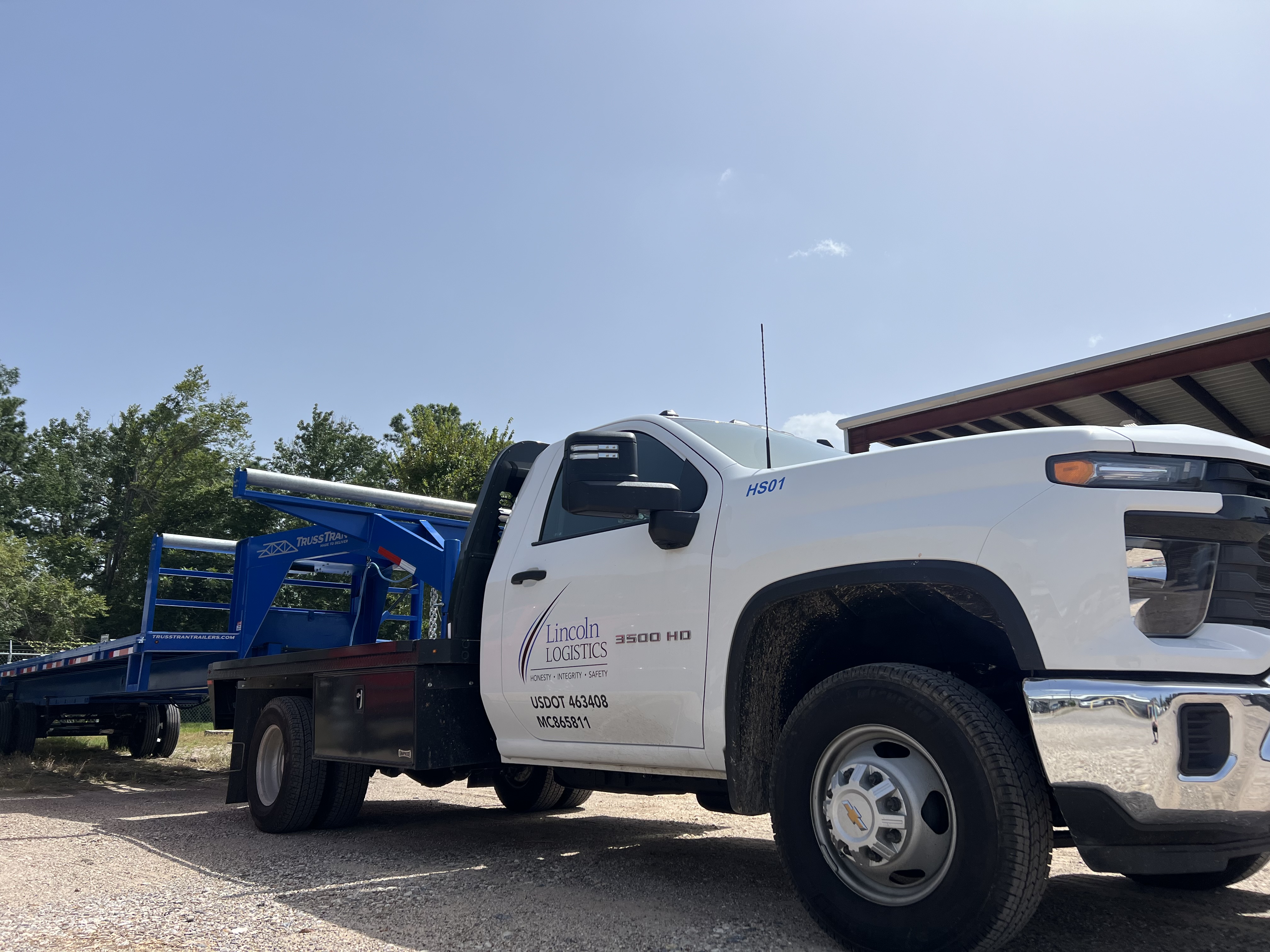 Lincoln Logistics truck in Conroe, Texas